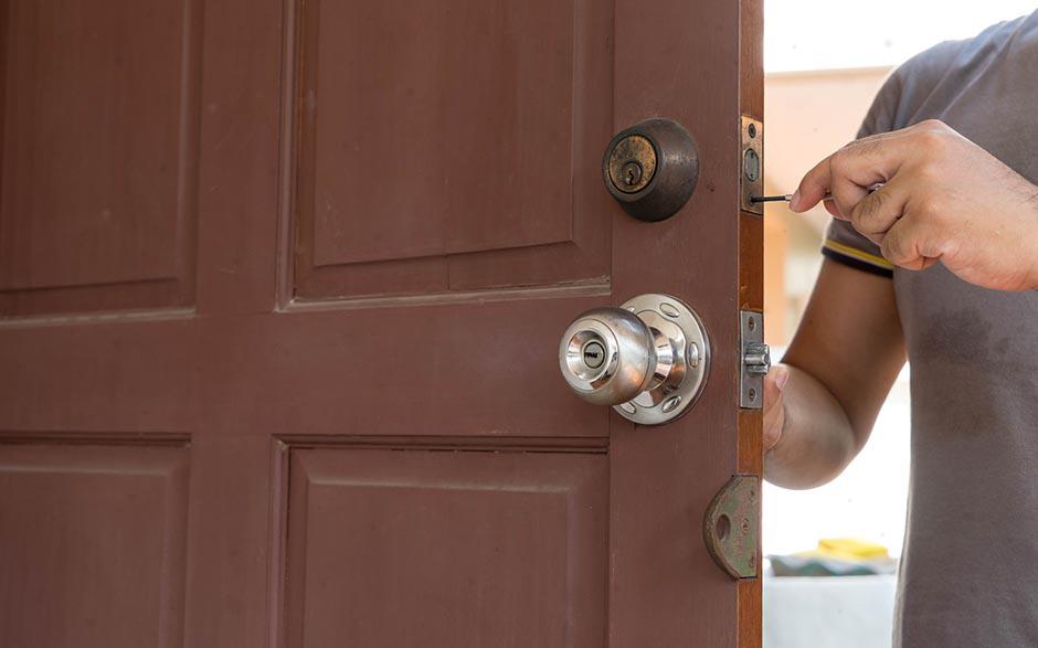 techniciens qualifiés serrurier ouverture de porte Courbevoie