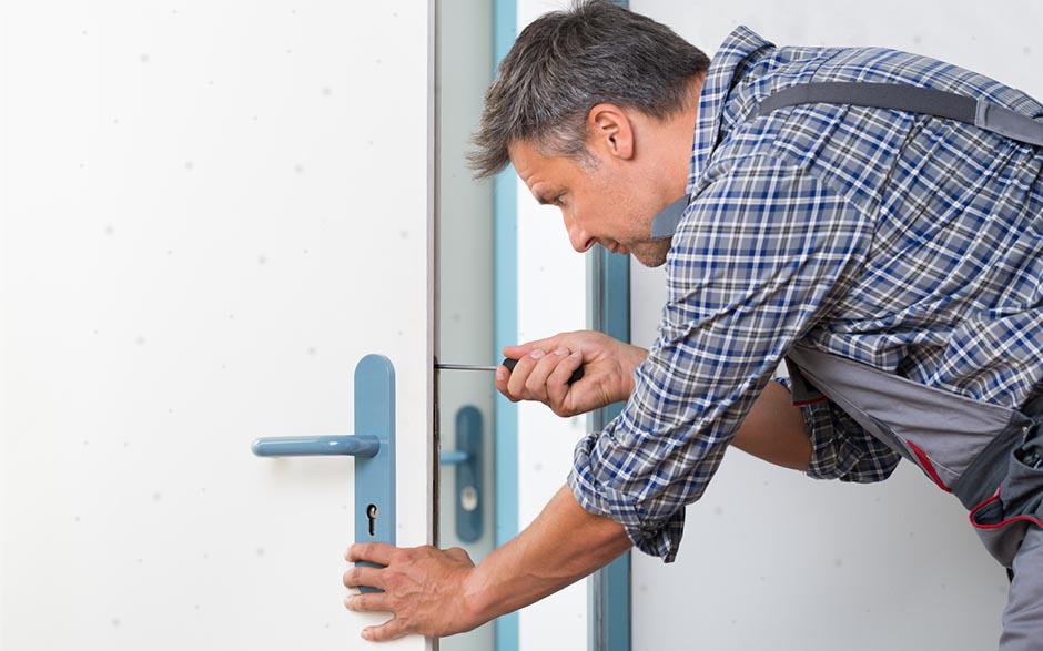 techniciens qualifiés serrurier ouverture de porte Courbevoie